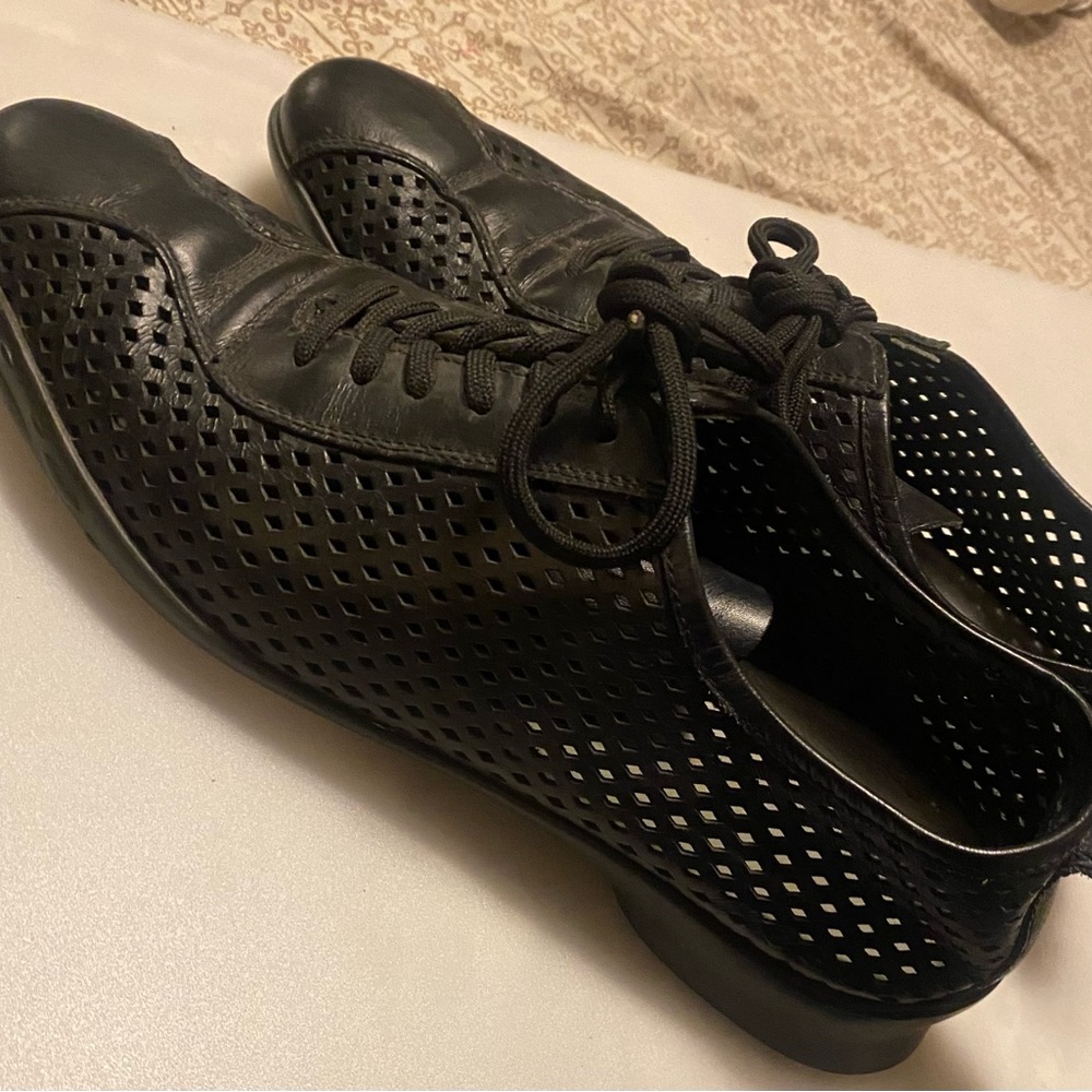 Size 9 1/2 Prada men’s shoes, diamond point style. Worn only a few times - Picture 2 of 9
